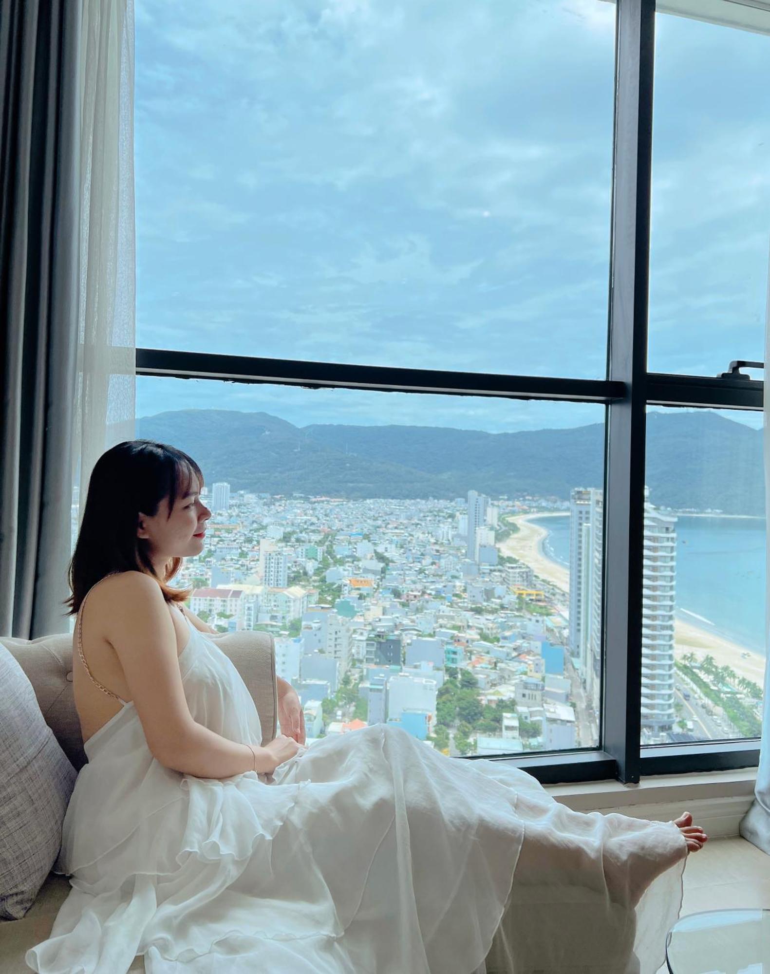 Luxury - Rooftop Swimming Pool - Front - Hinata Căn hộ