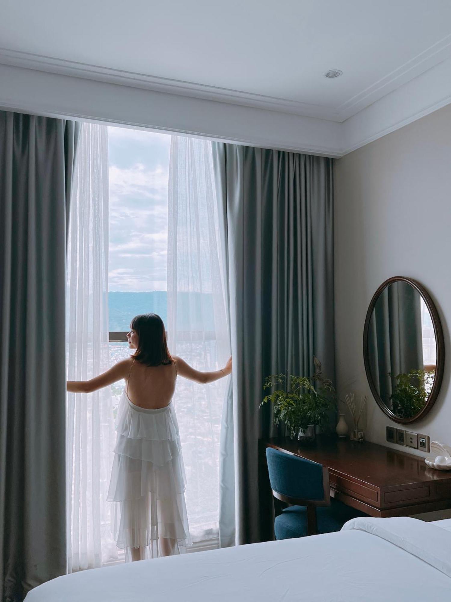 Luxury - Rooftop Swimming Pool - Front - Hinata Căn hộ